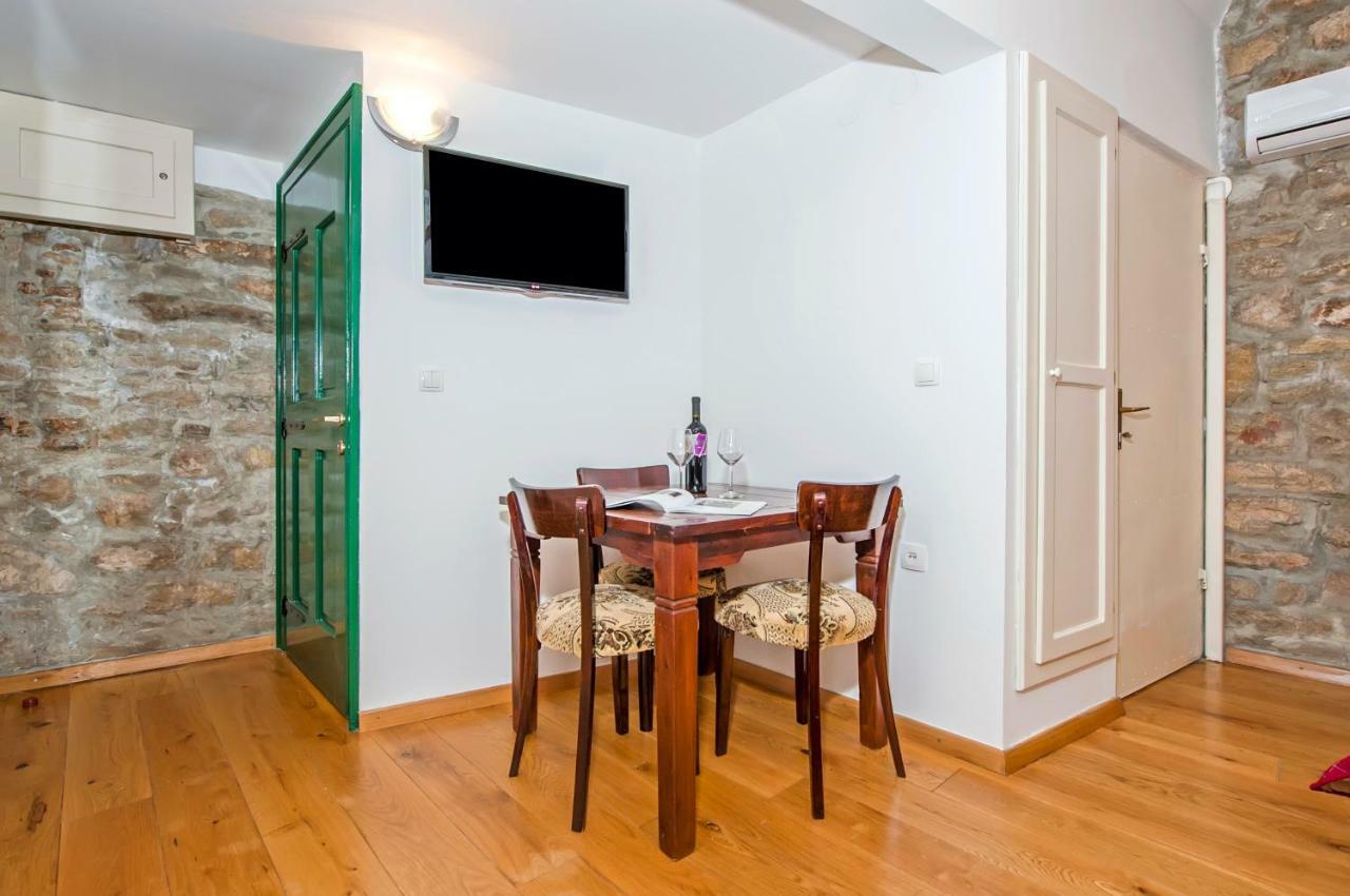 Oscar Iv With Terrace And Sea View Apartament